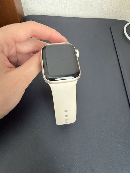 Продам apple watch SE2