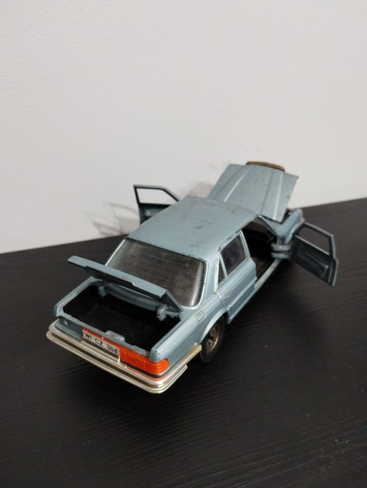 Mercedes 450 SEL S-Klasa W116 Sklala 1:24 Bburago