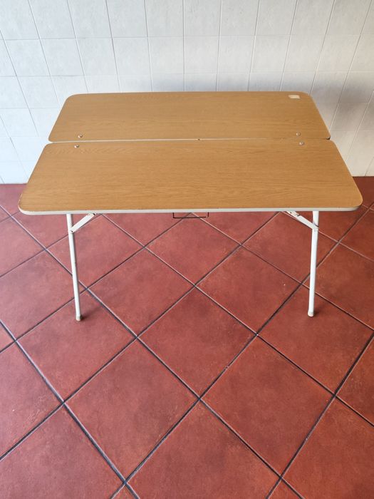 Mesa dobrável de campismo