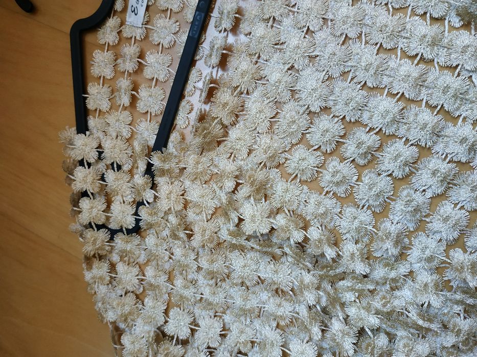 Blusa dourada nova com etiqueta