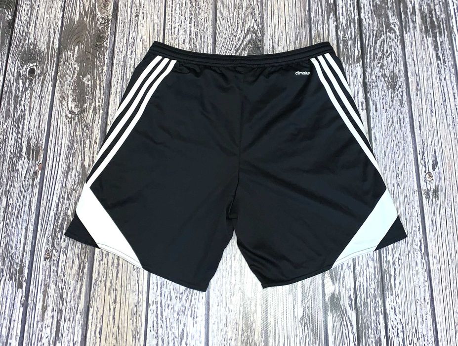 Футбольная форма Adidas для мужчины, размер М