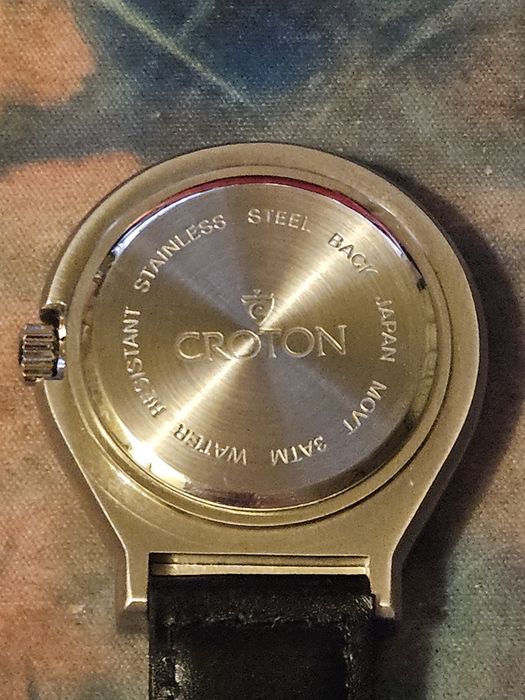 Zegarek przypinany Croton z kompasem