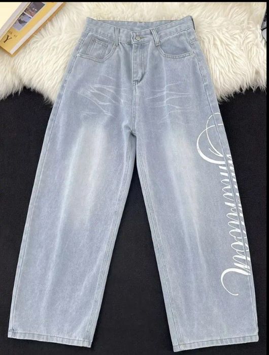 Джинси жіночі з надписом на нозі