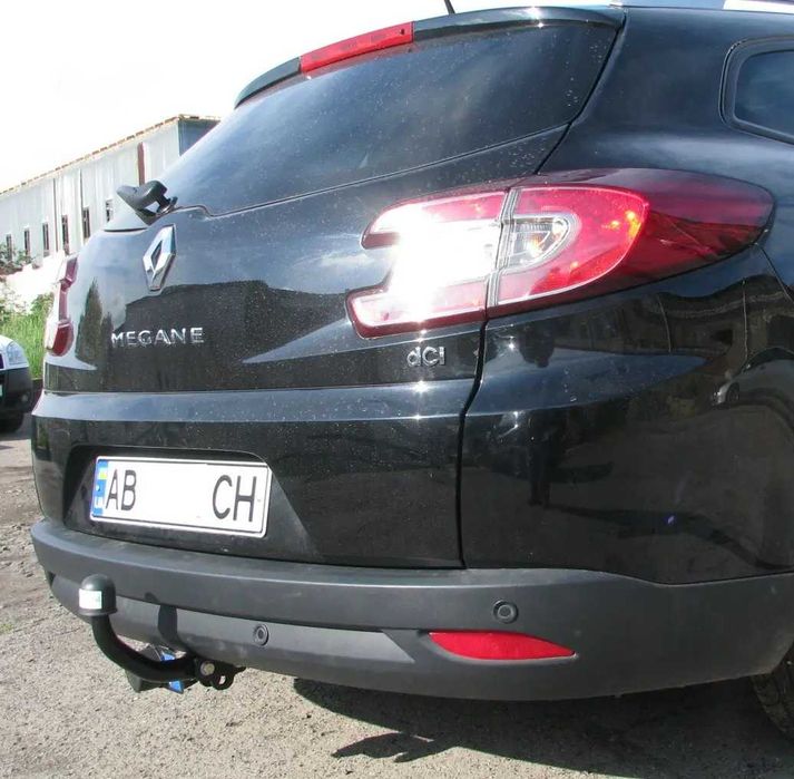 ФАРКОП на Renault Megane 3 4 (Рено Меган). Причіпне з розеткою та дротами.