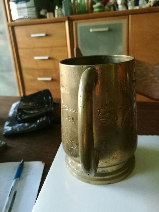 Mosiężny grawerowany kufel