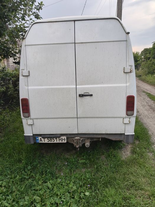Мерседес Т1 208d