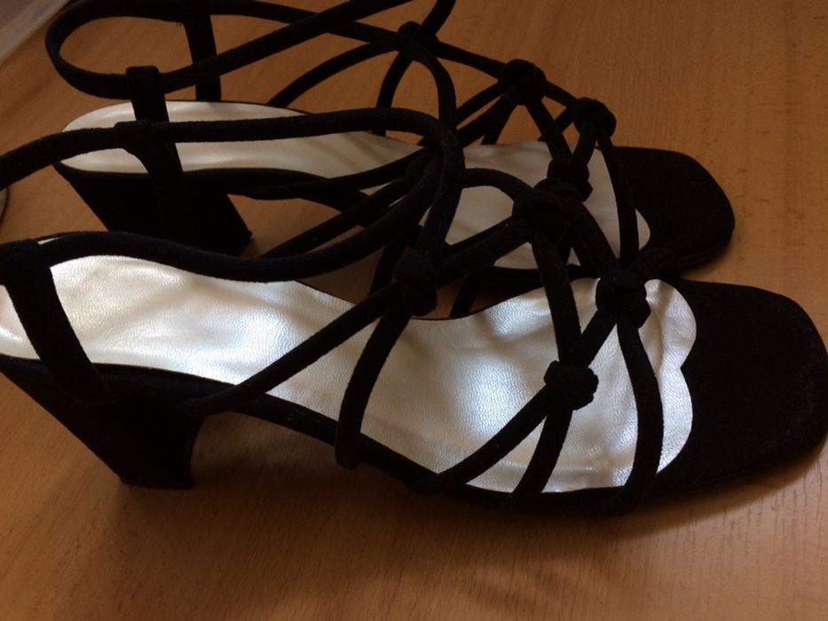 Sandálias pretas n38