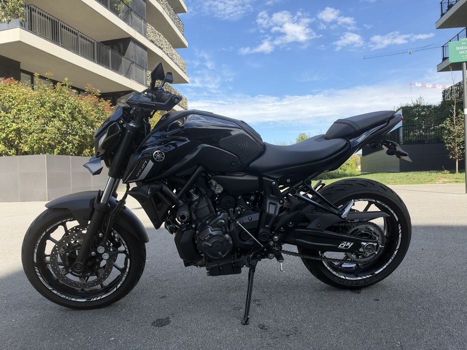 Yamaha MT - 07 pure black full power