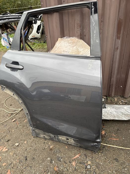 Двері Субару форестер SK