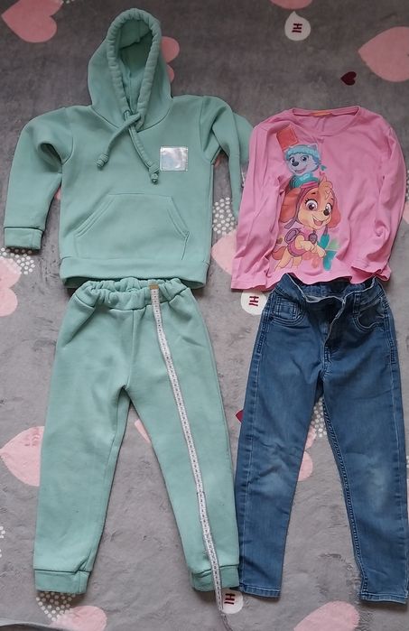 Продам комплект речей на дівчинку 4-5 років