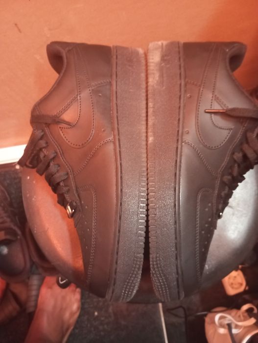 Sapatilhas Nike Air force] Preto - Tamanho [42] - estão novo"