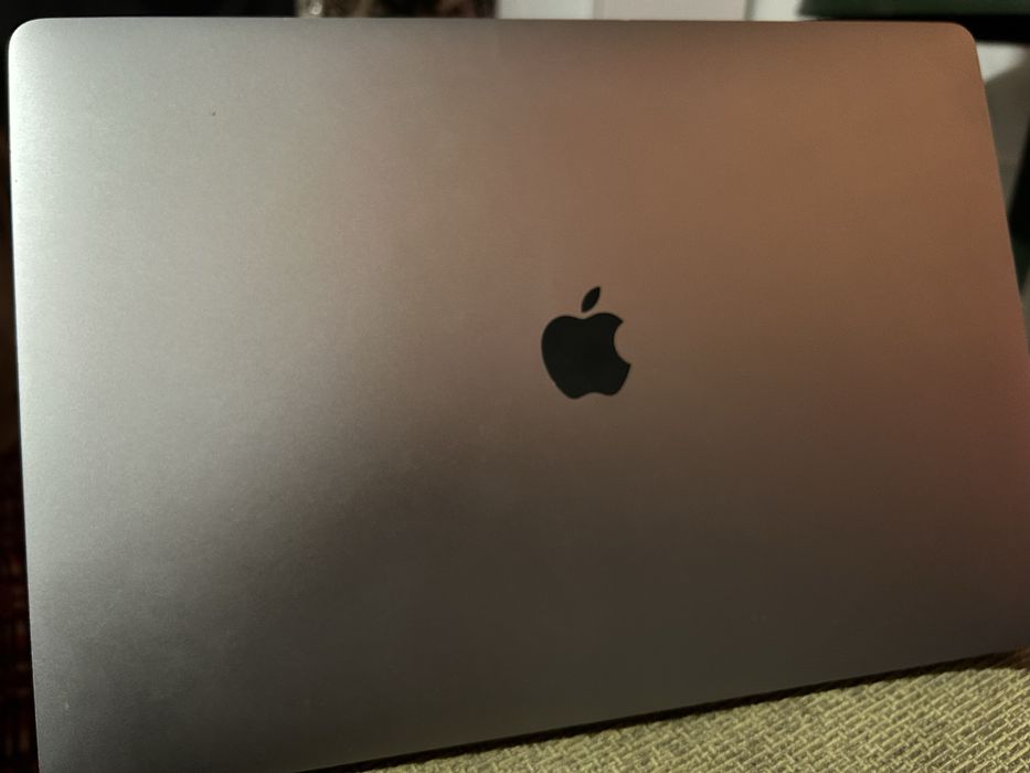 MacBook pro 16 in (2019) i9