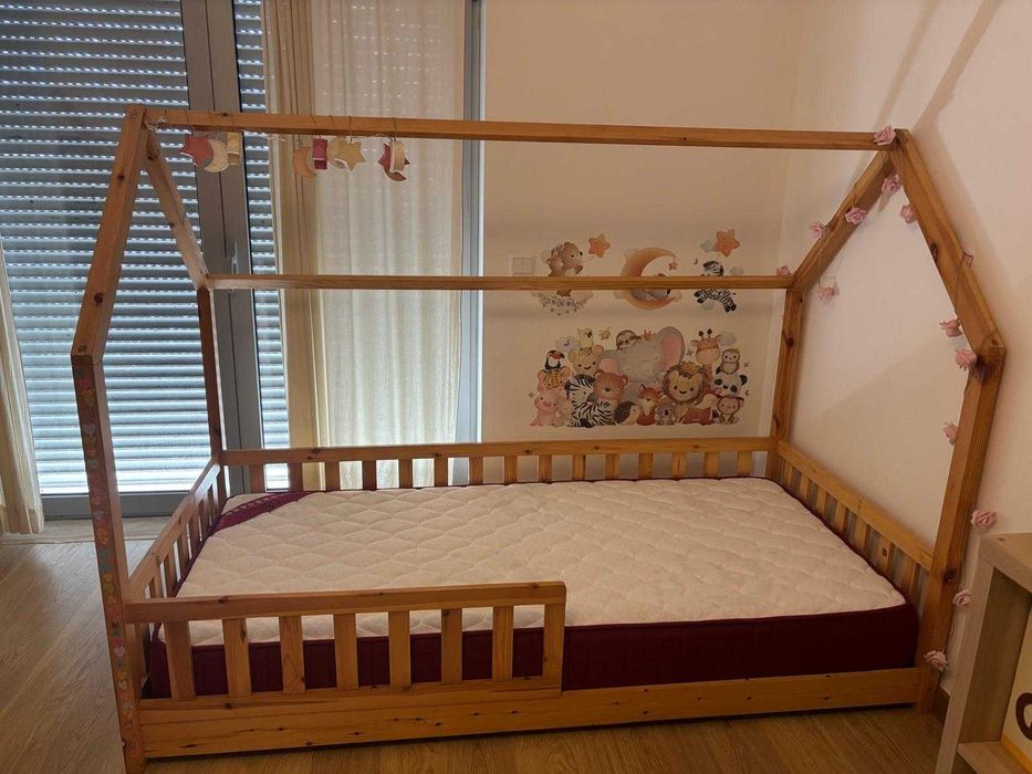 Cama Montessori 90x200 + Secretária Infantil + Estrado + Colchão – 220 €