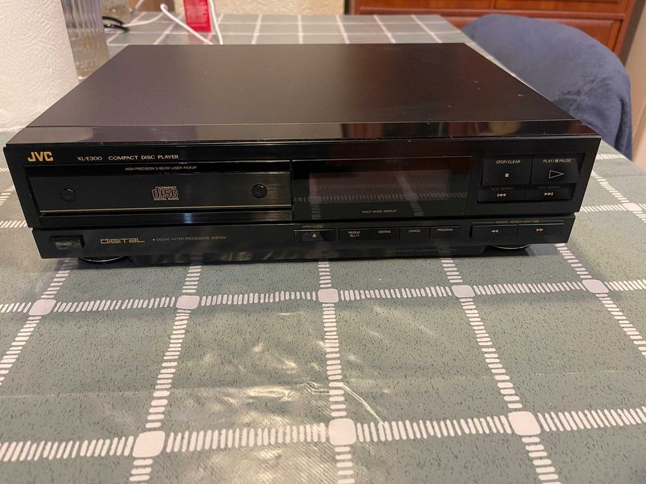 Проигрыватель CD JVC XL-E300