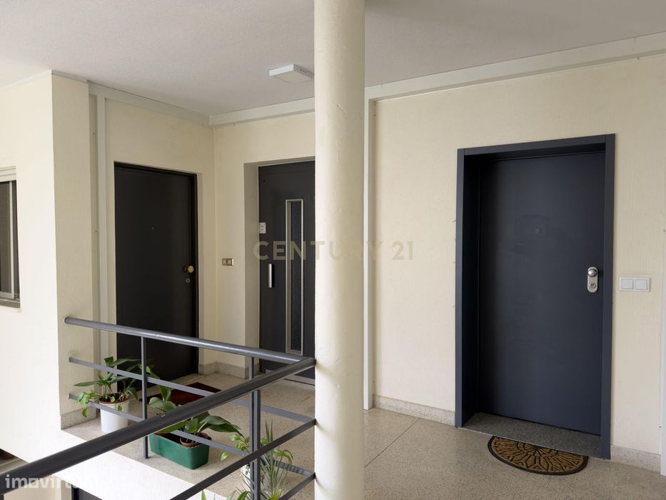 Apartamento T1 em Braga, Maximinos para recuperar - Oportunidade Única