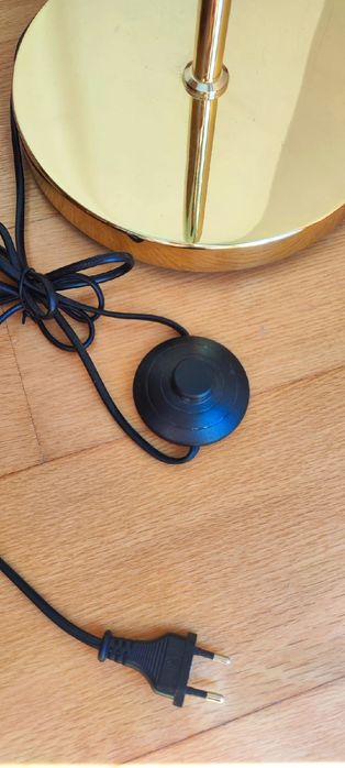 Candeeiro de pé, globo de vidro,  metal dourado e vidro, com 152 alt 3
