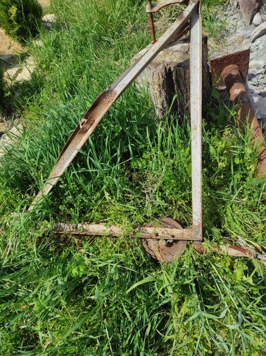 Dźwig budowlany  2 sztuki plus uchwyt