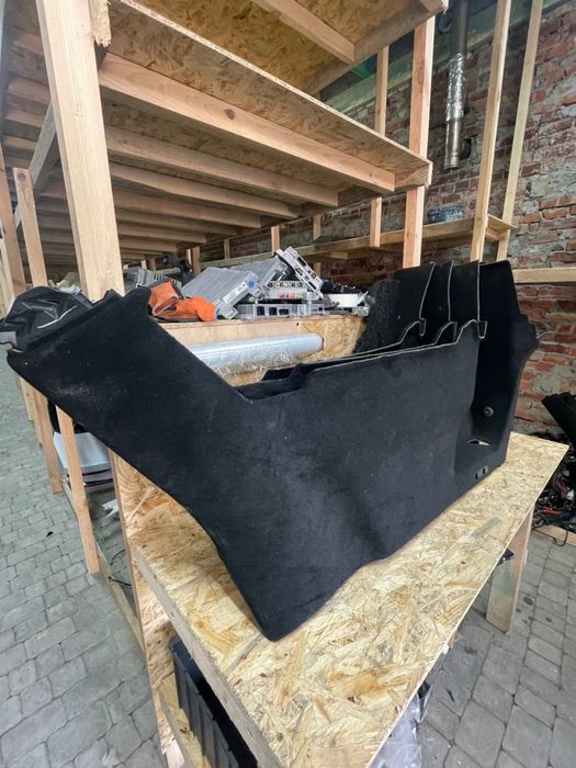 Обшивка багажника  tesla Y