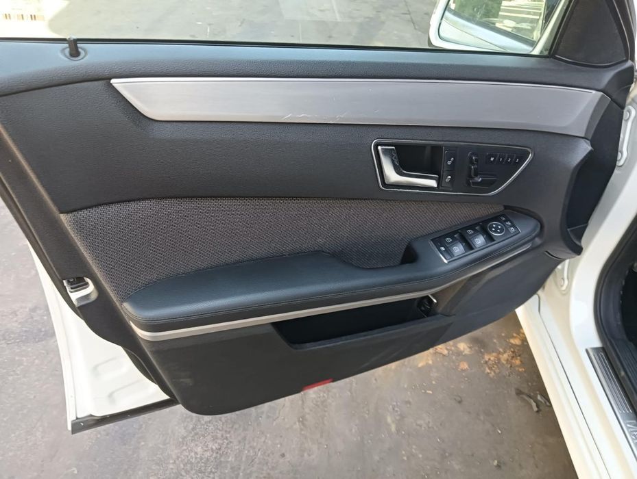 Dobradiça Direita Do Capô Mercedes-Benz Clase