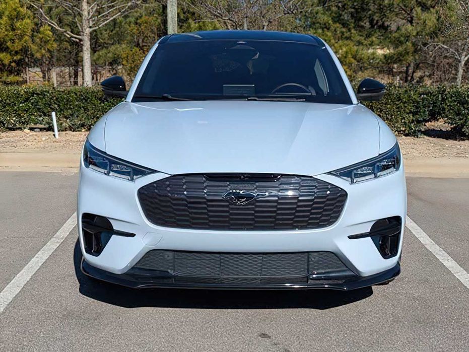 Ford Mustang Mach-E GT      2023