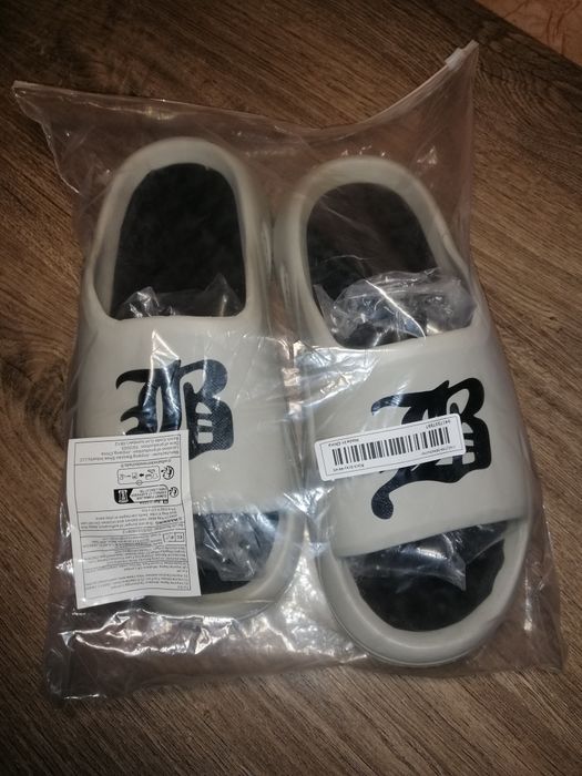 Літні модні шлепанці