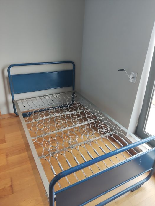 Cama armação de metal + colchão