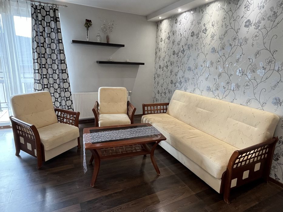 Kanapa, fotele i stolik kawowy - zestaw wypoczynkowy