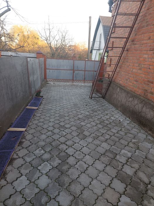 Здам в оренду частину будинку.