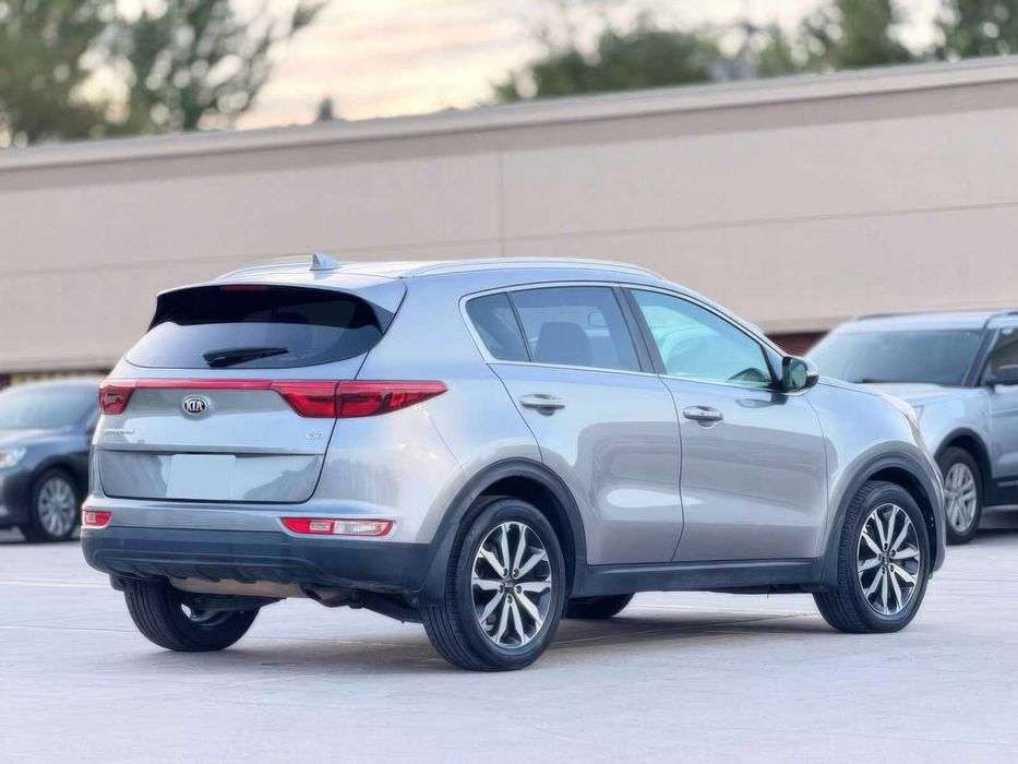 Kia Sportage EX      2019