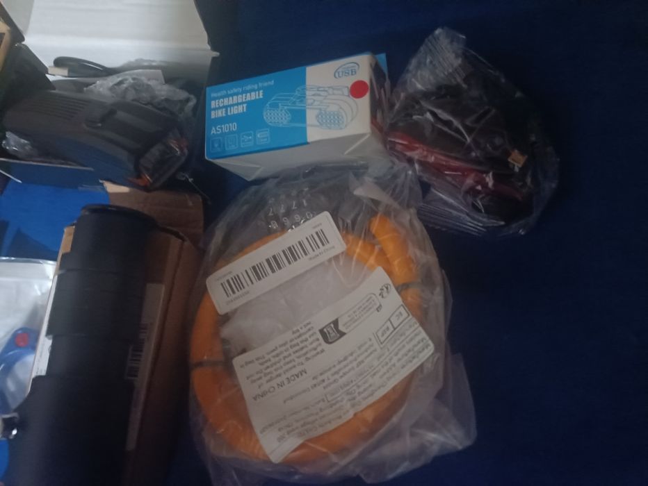 Вело фонарики,стопы,педали,замки,седла.