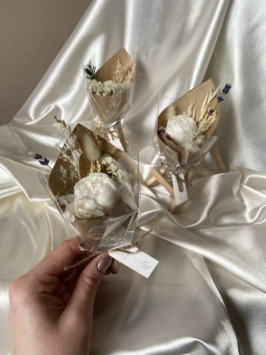 Подарунок до свят - букет з сухоцвітів і свічки