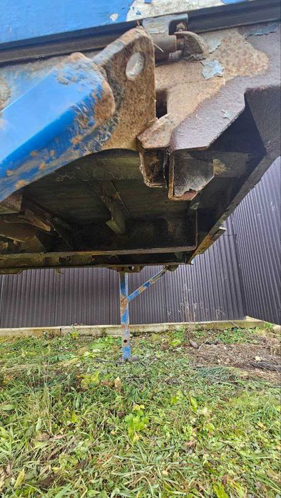 напівпричіп, причіп для перевезення вантажів