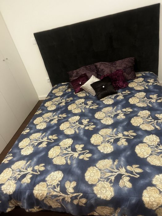 Cama de casal semi nova