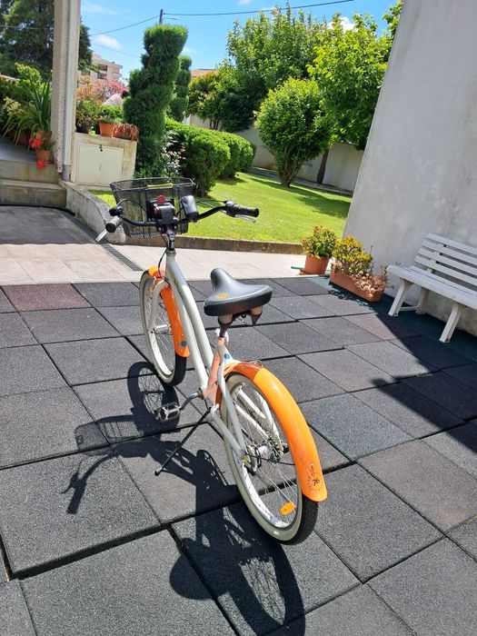 Bicicleta de cidade BTWIN como nova