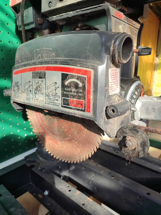 Serra de corte radial monofásica com berbequim