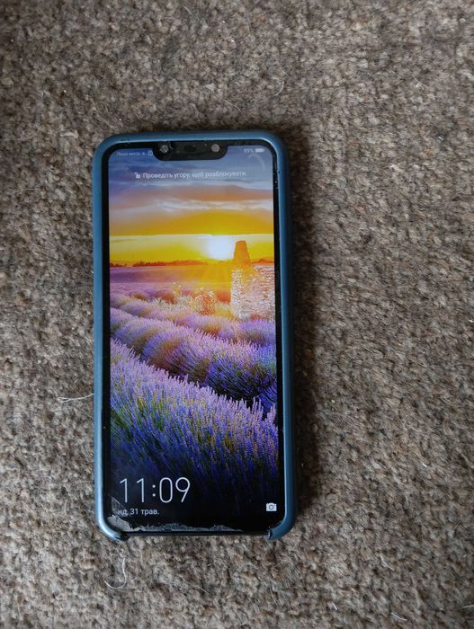 Продам робочий б\в смартфон Huawei 3500 грн