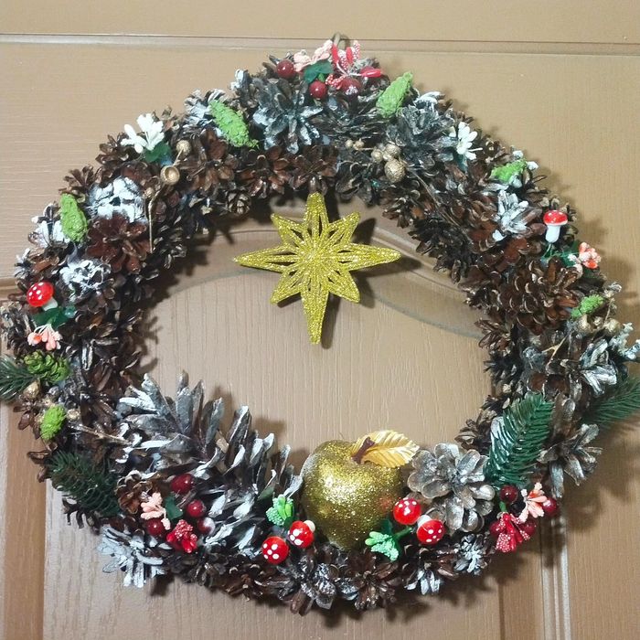 Из шишек гирлянды ирлянды!Ёлка! Ялинка! Новорічна ялинка!