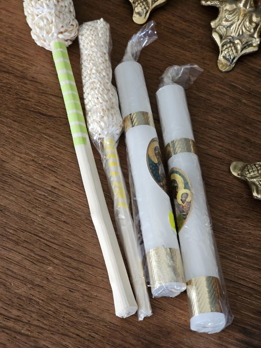 zestaw kolędowy krzyż lichtarz mosiężny pasyjka świeczki kropidełko