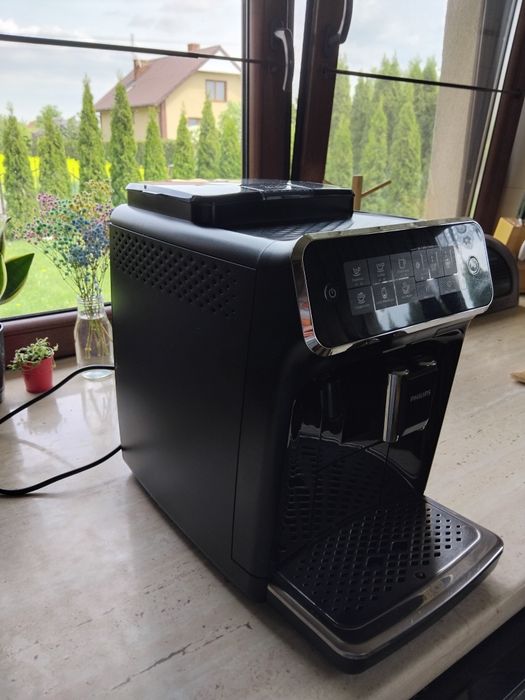 Ekspres do kawy Philips z serii 3200 LatteGo,