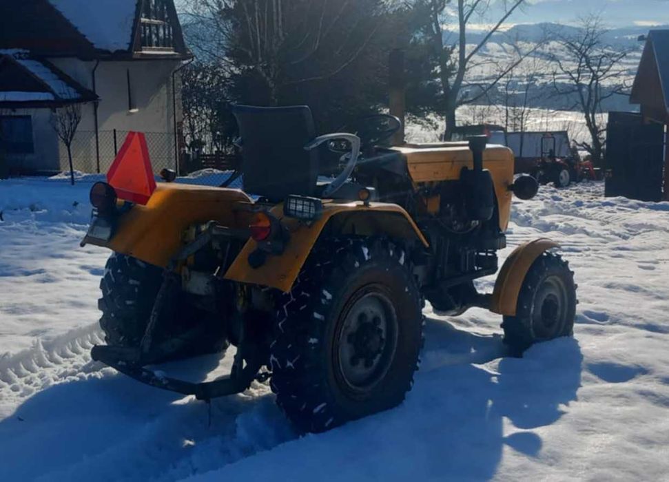 Ciągnik SAM 4x4 z silnikiem C328 podnośnik