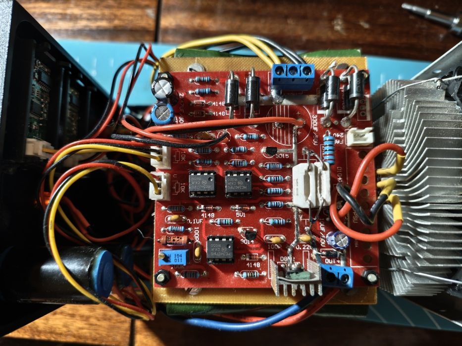 Лабораторний блок питания 0-24(30)В, 0-6А.