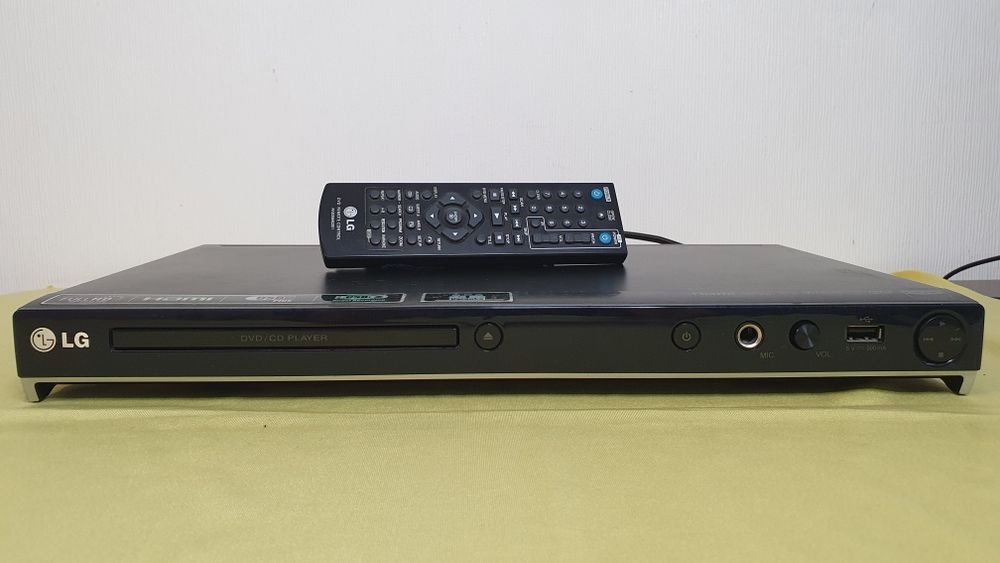 Відеомагнітофон  Panasonic NV-SD 320 AMJ та DVD  програвач LG DVX  556 KH ( плеер)