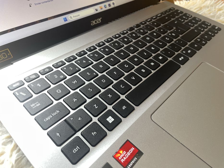 Portátil Acer Aspire 3, AMD ryzen 7, 32GB RAM, 1TB SSD, W11 PRO, guarantia até 2028