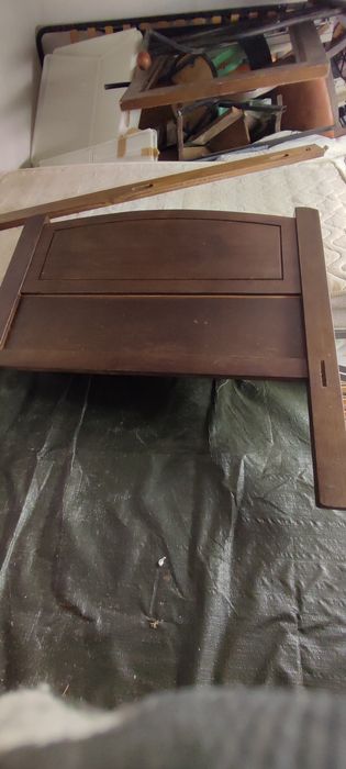 Cama de solteiro de madeira maciça (castanho)