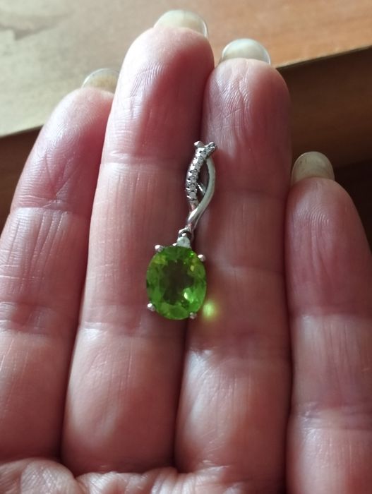 Сереб. кулон с хризолитом