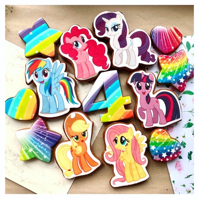 Декор для торта. Пряники з ручним розписом та харчовим друком