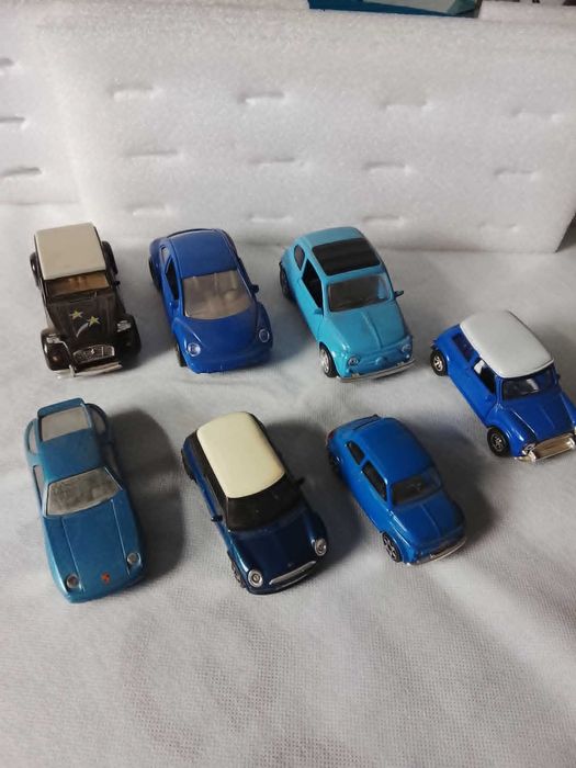 Carros Miniaturas de Várias Marcas Como Novos.