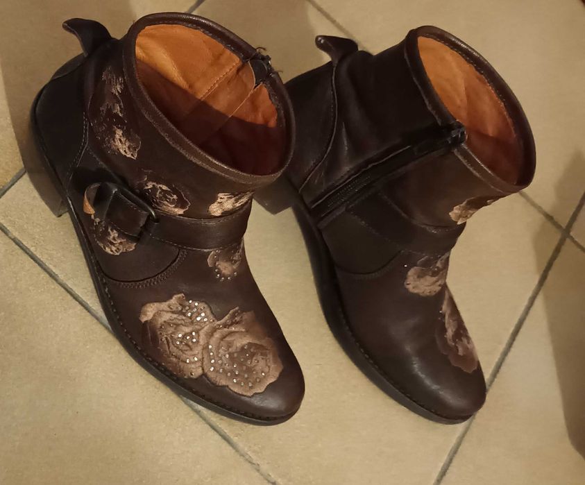 Botas de couro tam. 36