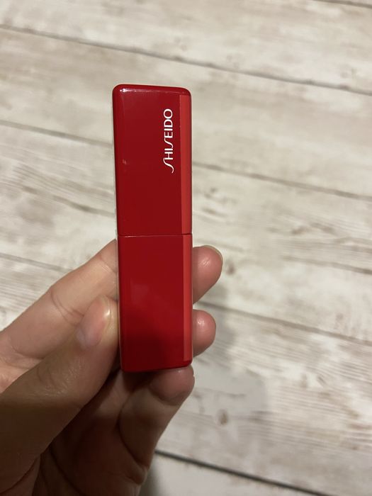 Помада Shiseido TechnoSatin