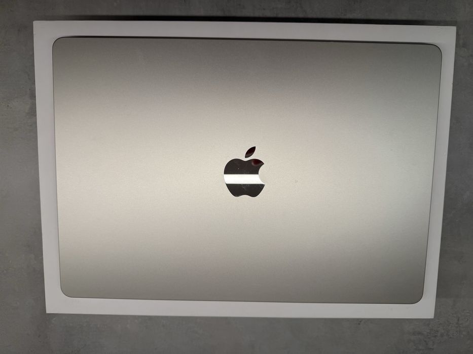 Apple MacBook Air 15, M2, 8-rdzeniowy CPU, Starlight,
